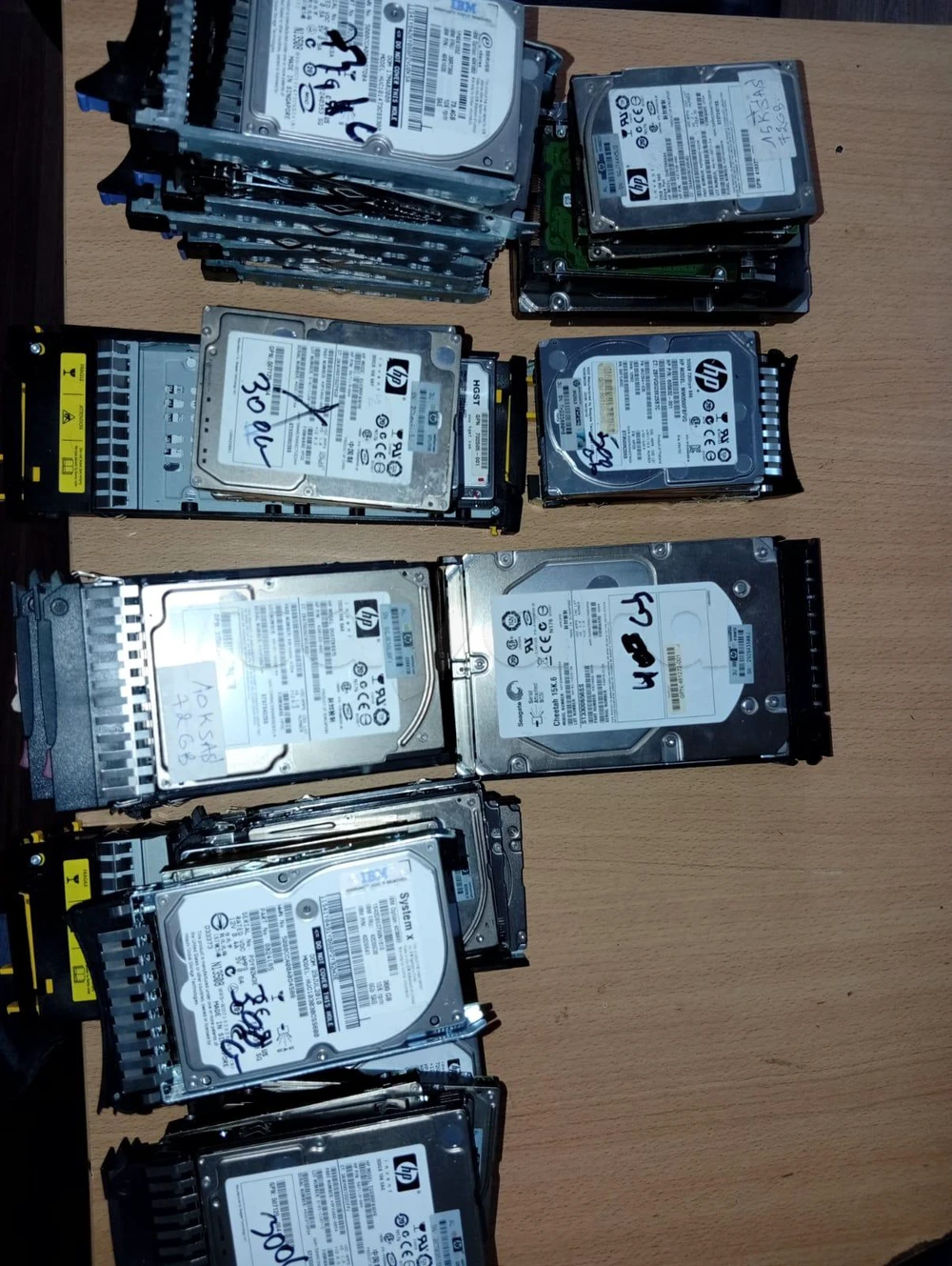 Disques durs Serveurs (SAS / SATA) & Disques durs PC (HDD SATA) – Différentes capacités