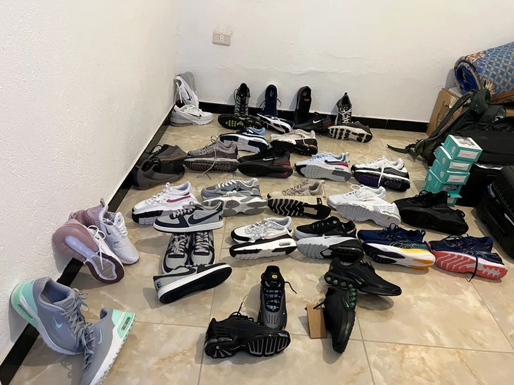 vêtements et baskets importé de France