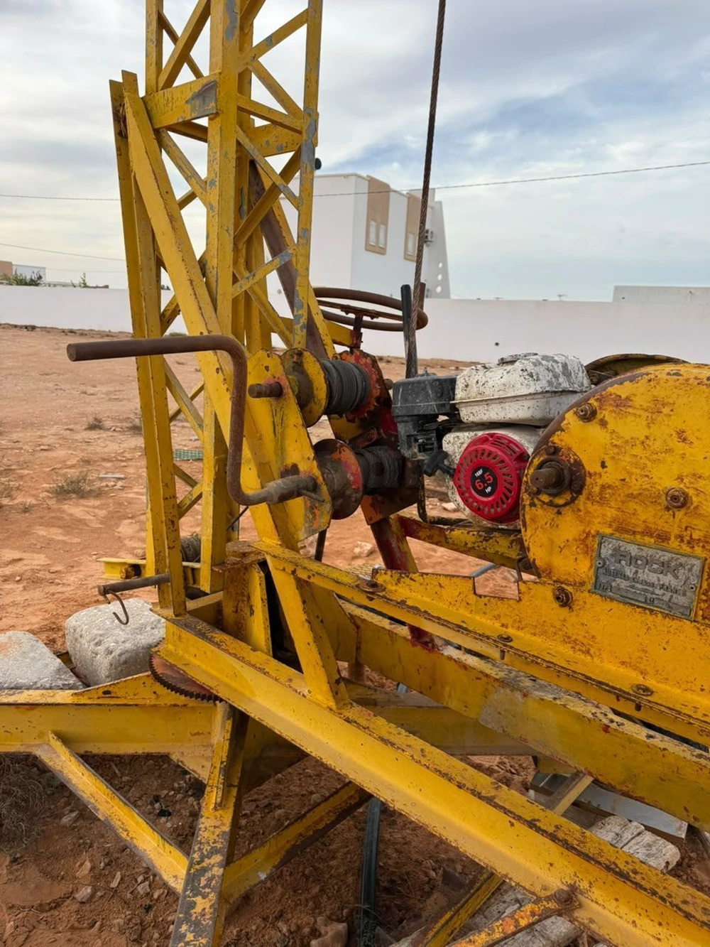 GRUE DE CHANTIER AUTOMATRICE TRACTÉE (OCCASION)