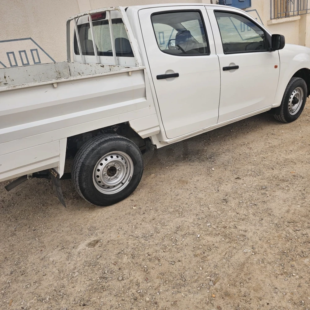 Carte voiture Isuzu D-Max