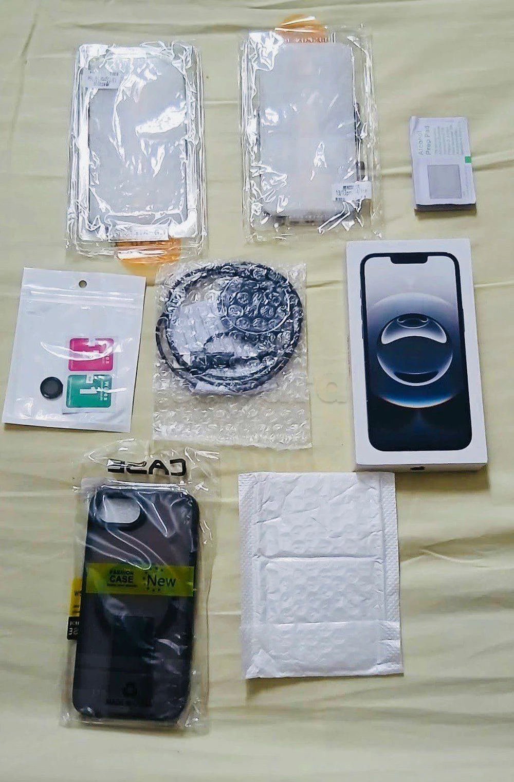 PACK ULTIME APPLE : IPHONE 16e + APPLE WATCH SE 2 + PACK ACCESSOIRES COMPLET