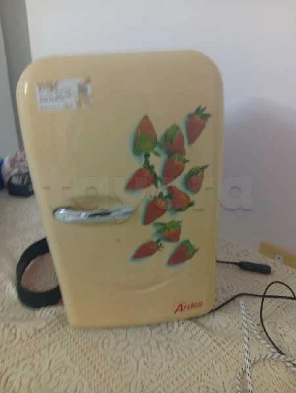 Mini Frigo 
17 Litres 
12/220v
Etat Comme Neuf 
Importé De France