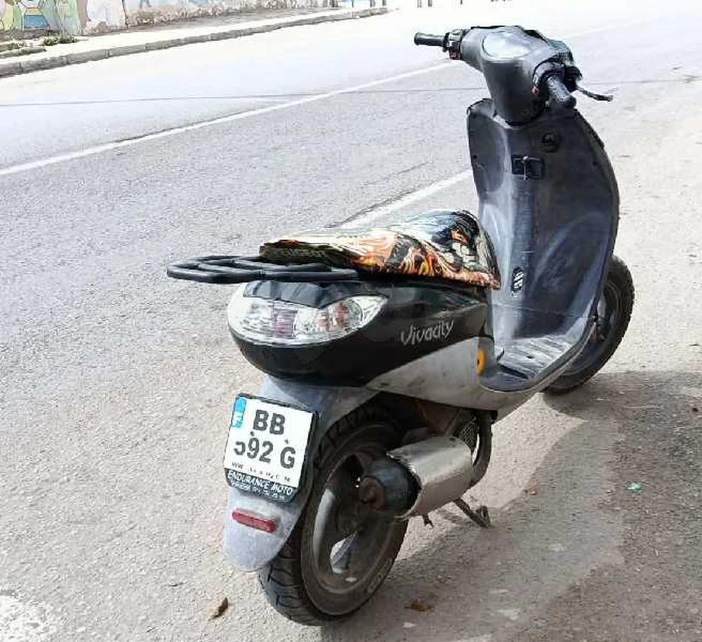 Peugeot vivacity scooter Vespa