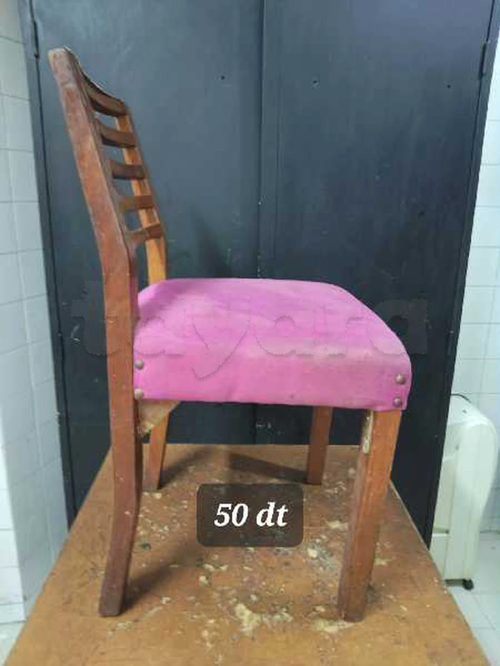 chaise/ tabourets/ table/ fût