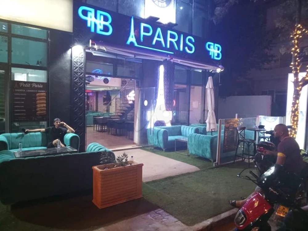 cafe restaurant