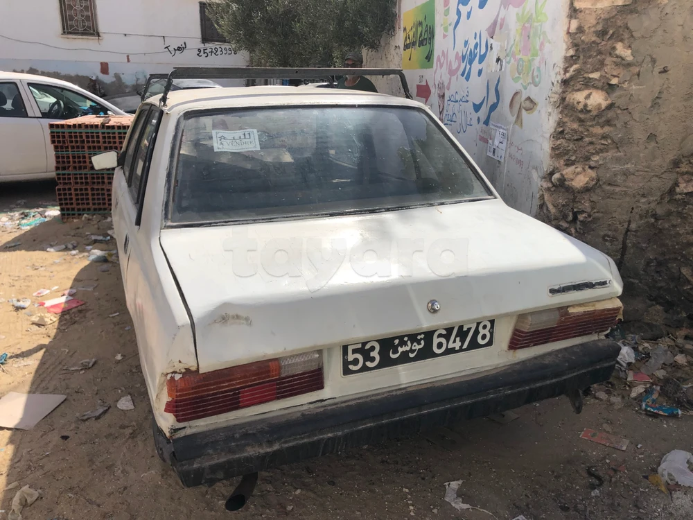Peugeot 305