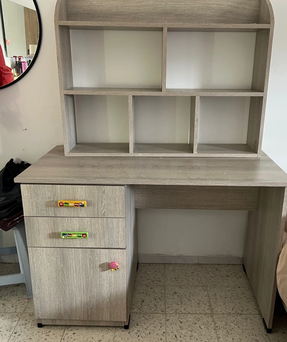 Deux bureaux même modèle à vendre
