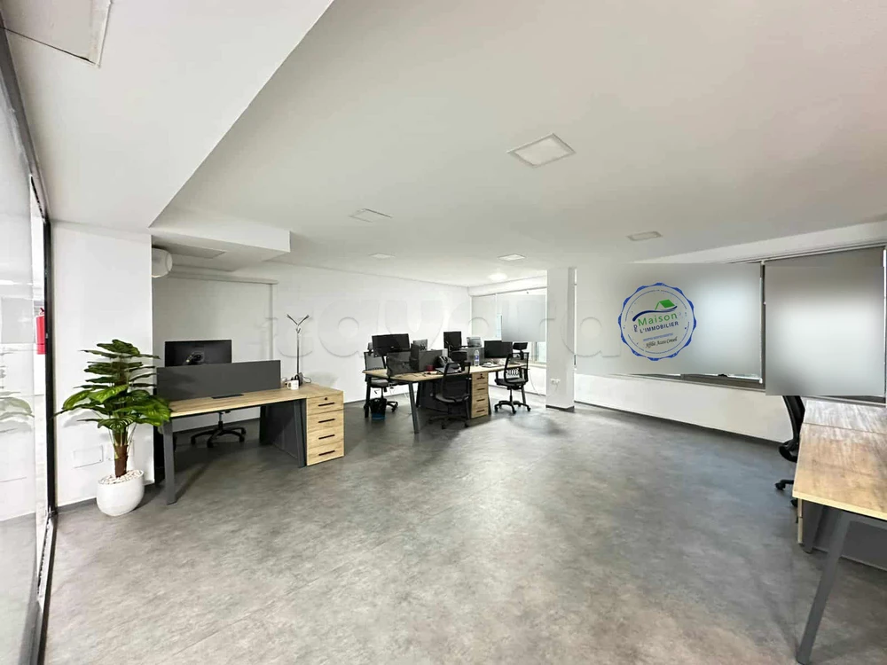 A louer plateau moderne 400 m²open space et 5 pièces à Montplaisir