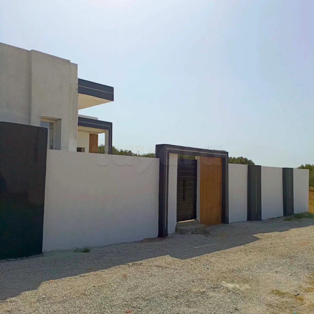 belle villa de 300m pas loin de hammamet yasmine