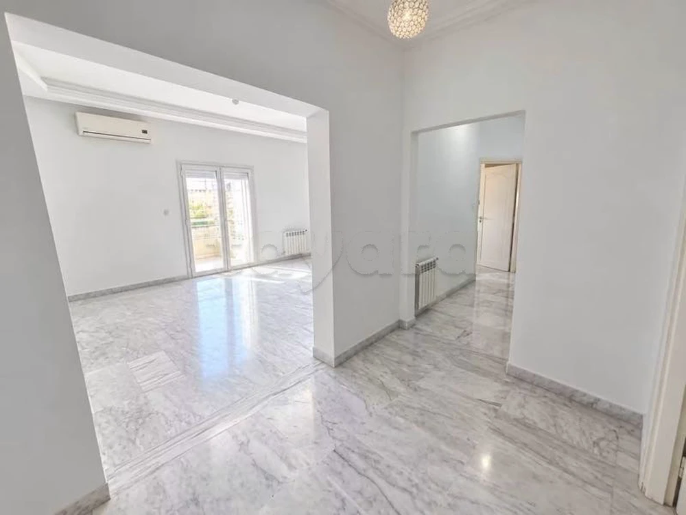 📍 LA SOUKRA : À VENDRE – APPARTEMENT S+2