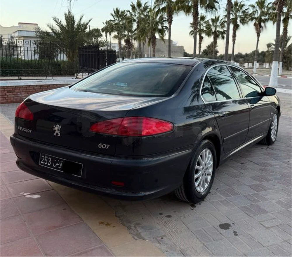Peugeot 607