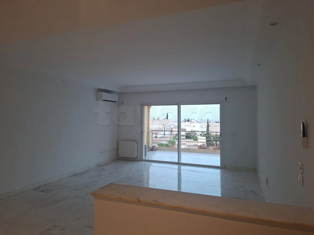 Appartement S+3 haut standing à Menzah 9c avec une grande terrasse et une vue panoramique