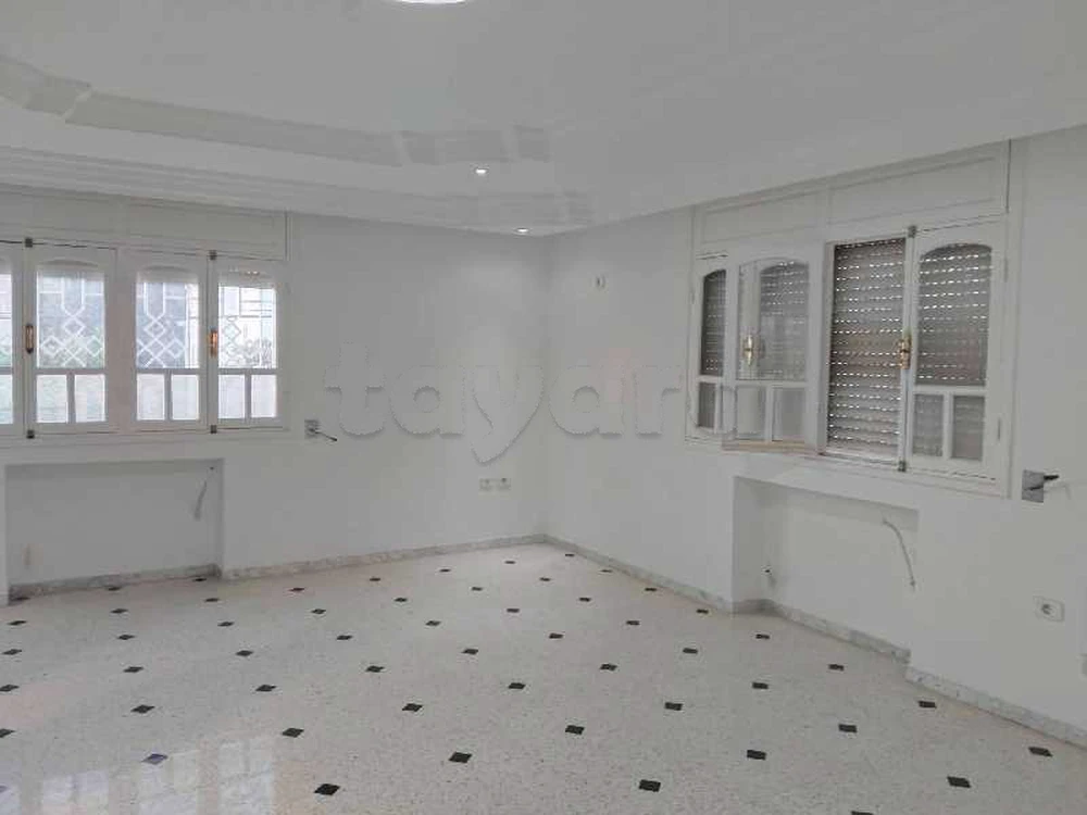 A louer étage de villa à cite ghazela s+3