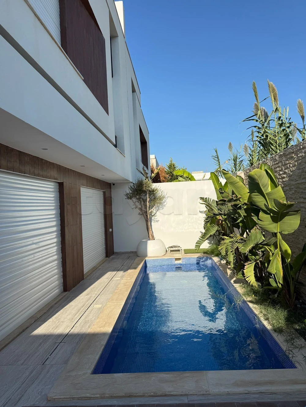 villa a louer s+3 avec piscine a soukra