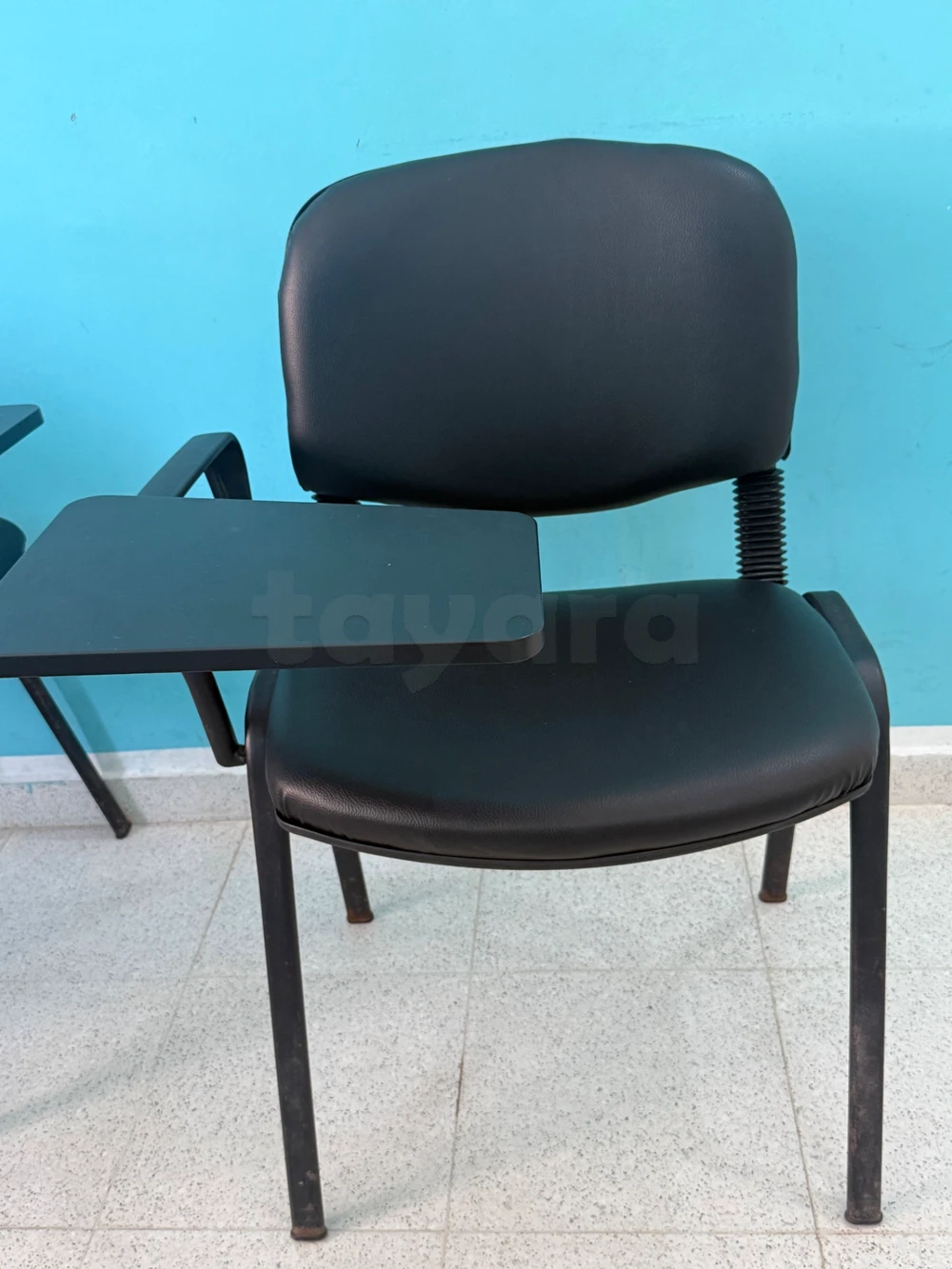Chaise avec accoudoir
