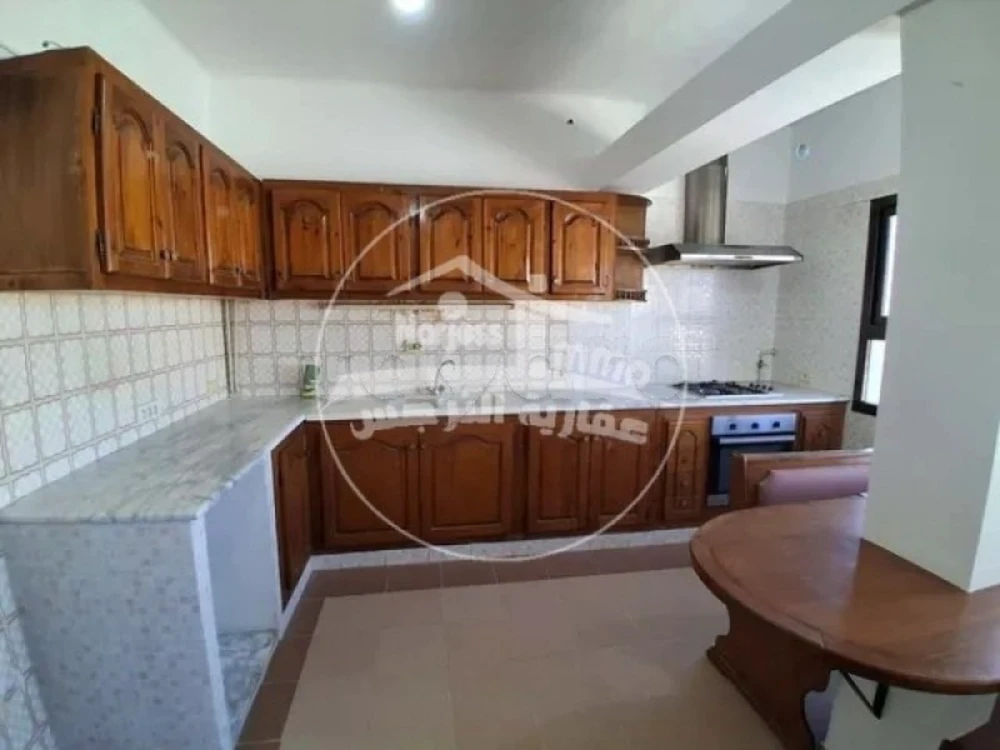 Appartement S+2 au 2ème étage d'une villa