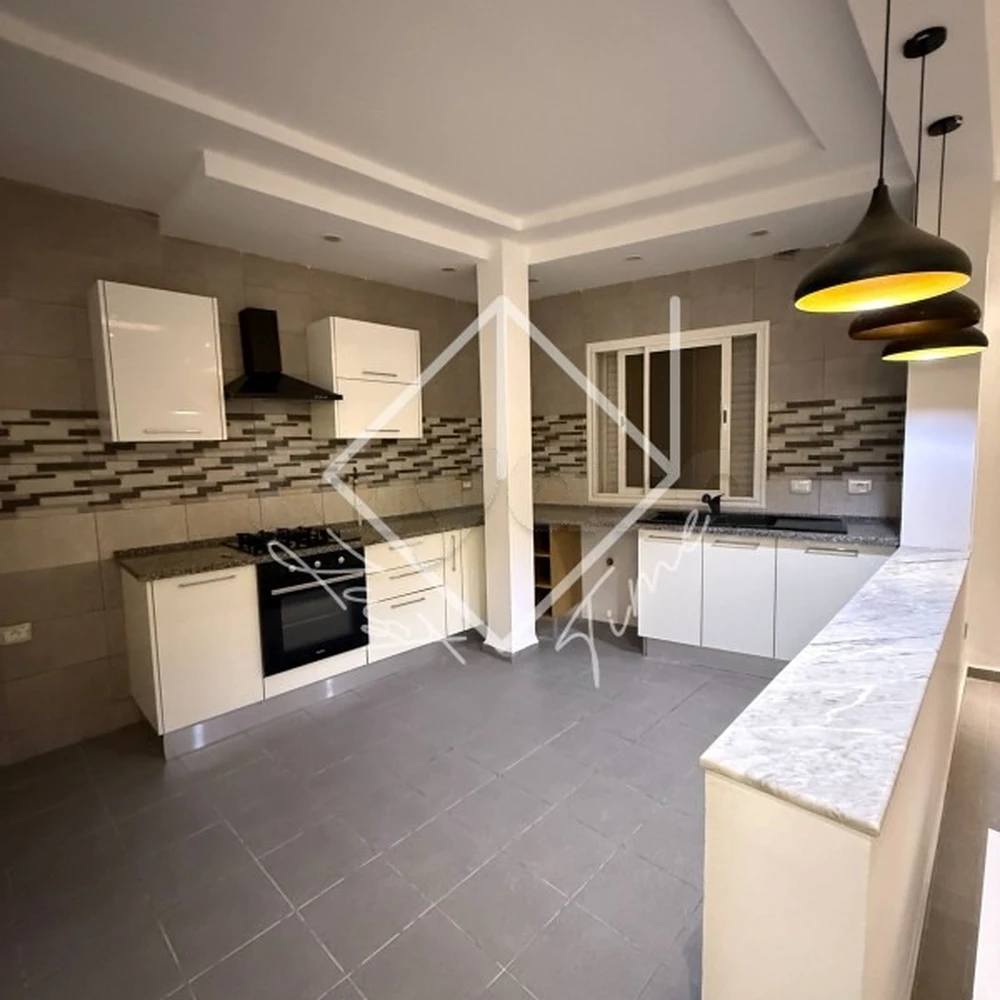 Étage de villa s+1 à louer à cité nkhilette
