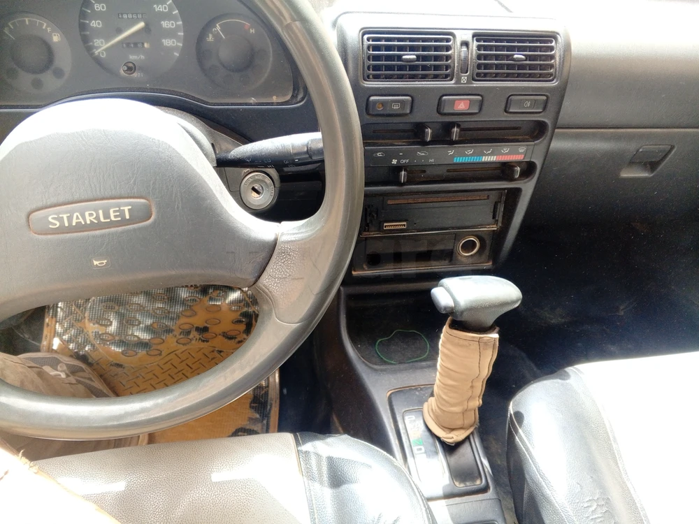 Carte voiture Toyota Starlet