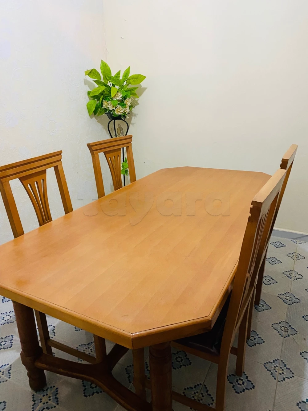 Table à manger en bonne état