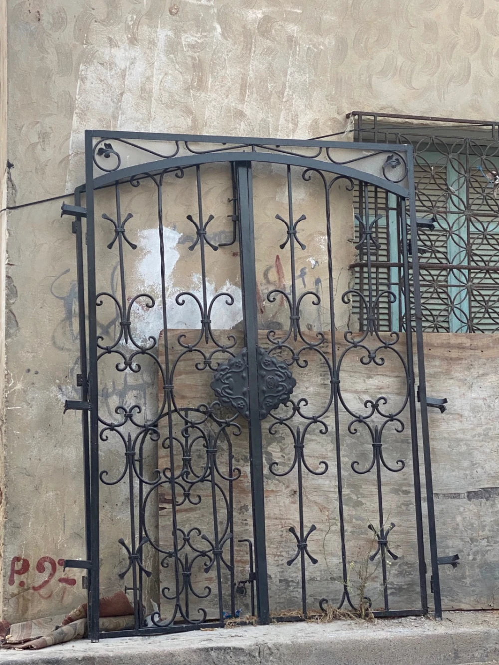 باب كامل كوبة و بلاستيك متاعو مطلع تطليع