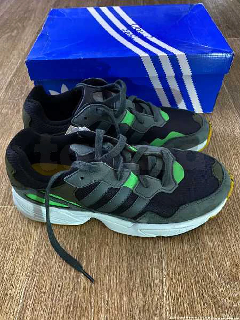 Baskets Adidas Yung-96 Neuves (Ref: F35018) - Pointure 42 2/3