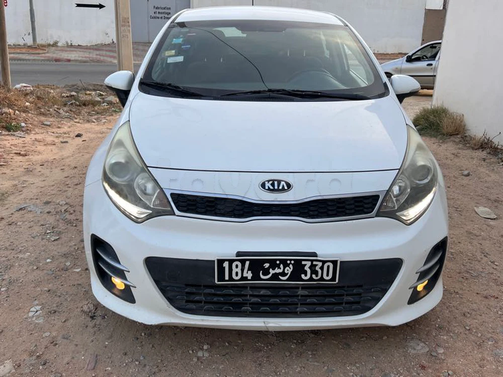 KIA RIO COUPÉE PREMIERE MAIN. MODÈLE 2016 4 cylindres