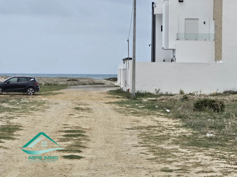 Terrain à 50 mètres plage Ain Grinz Kelibia