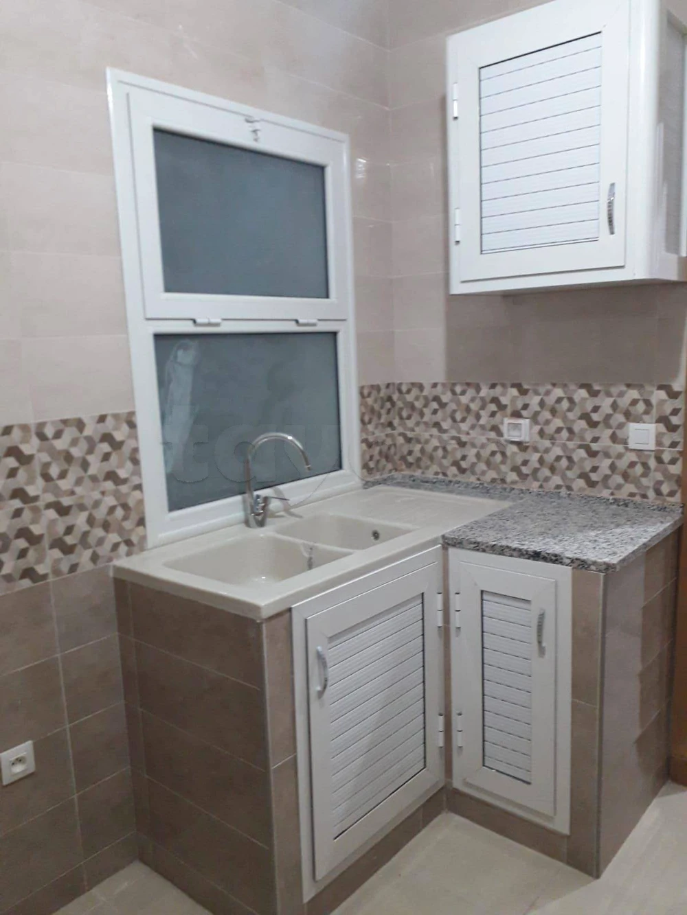 A LOUER UN PETIT APPARTEMENT S+2 A RADES MELIANE 2