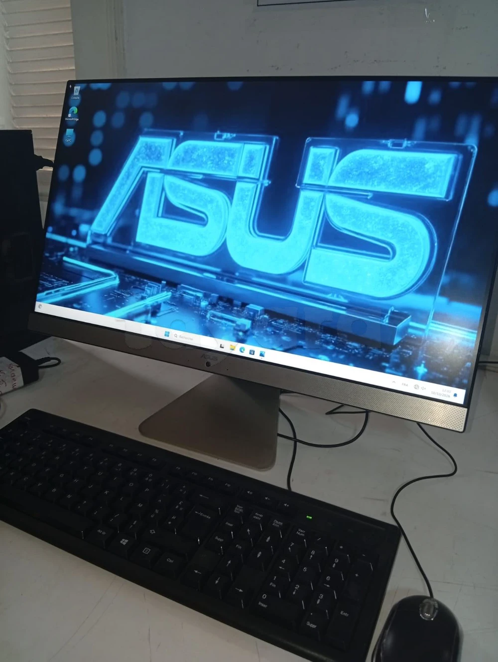 : PC Tout-en-un ASUS Vivo AIO / AMD Athlon Silver 3050U / 4 Go RAM / Windows 11 / Élégant & Prêt à l'emploi