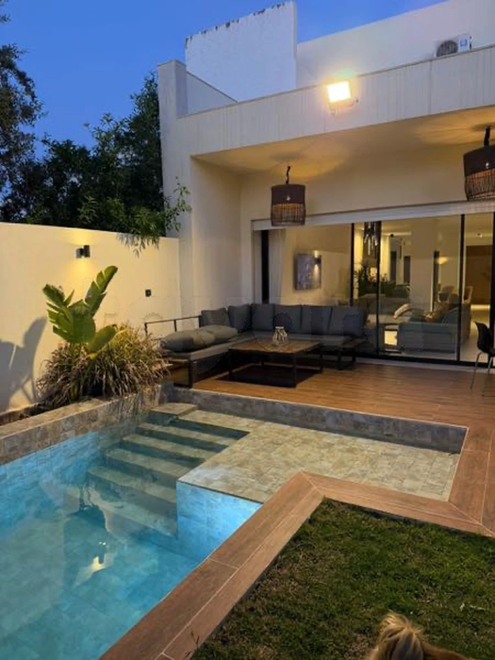 a louer une belle villa s4 haut standing avec piscine a sousse