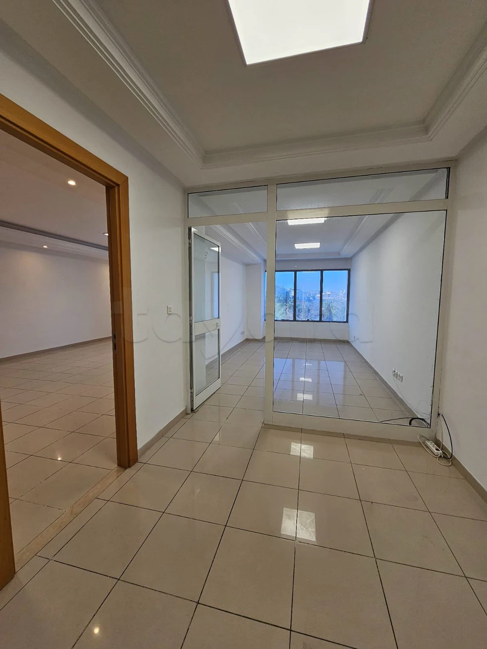 À Louer – Bureau Hall +2 à Montplaisir