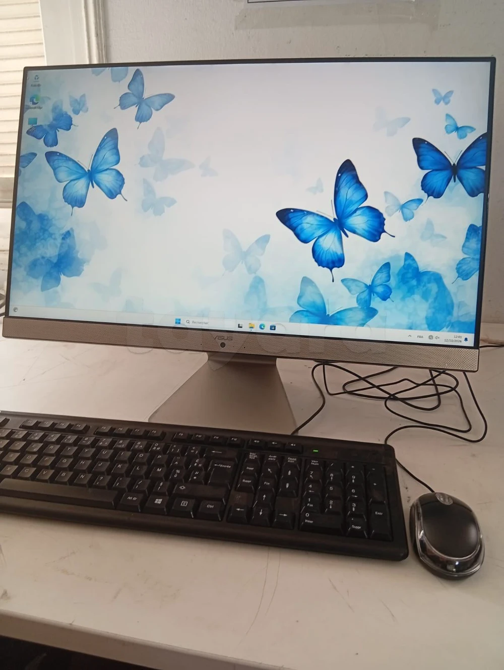 PC TOUT-EN-UN ASUS VIVO 23.8" – AMD ATHLON SILVER 3050U / 4GB RAM / WINDOWS 11 (TRÈS PROPRE)