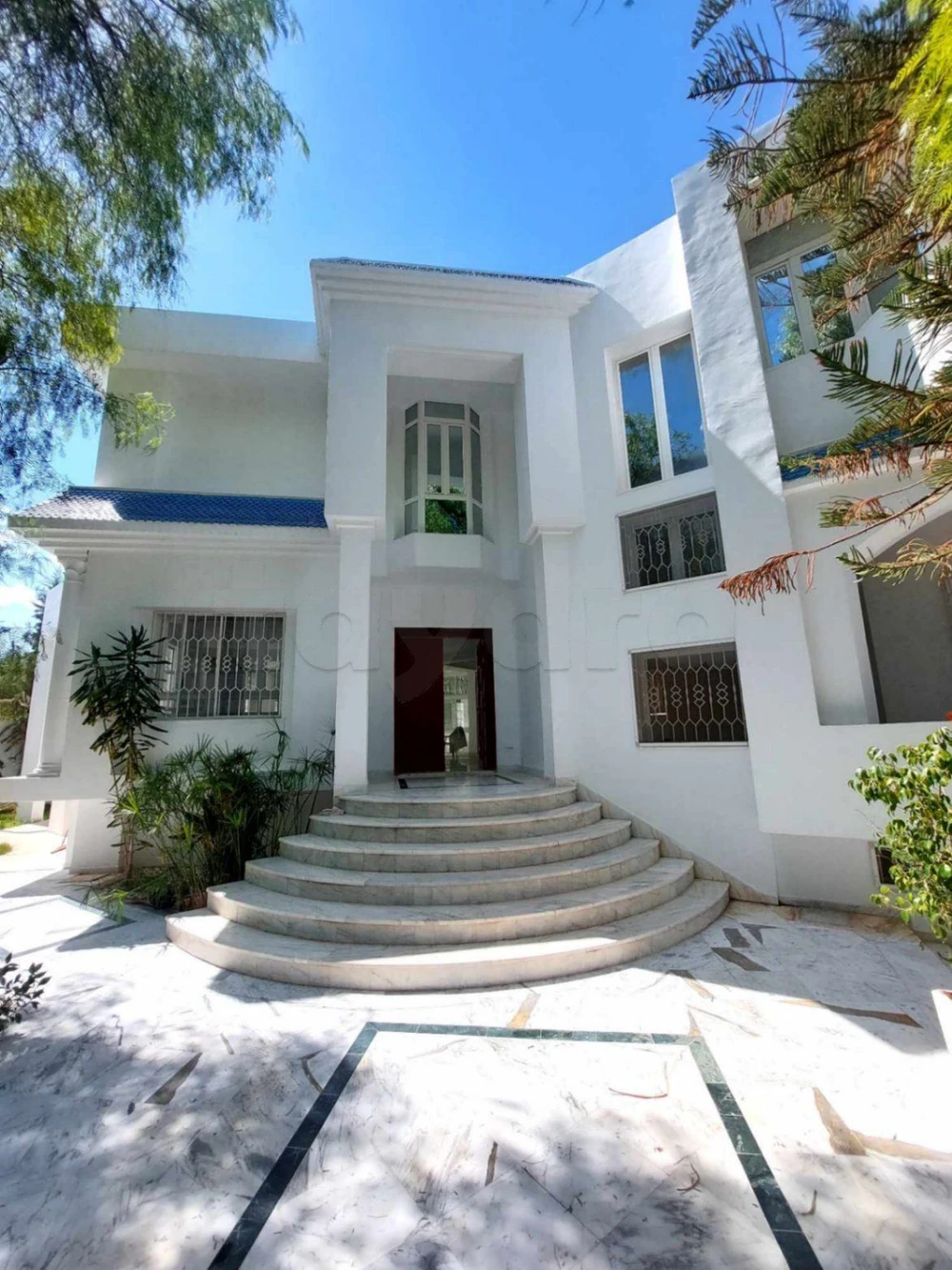 A LOUER VILLA S+9 AVEC PISCINE