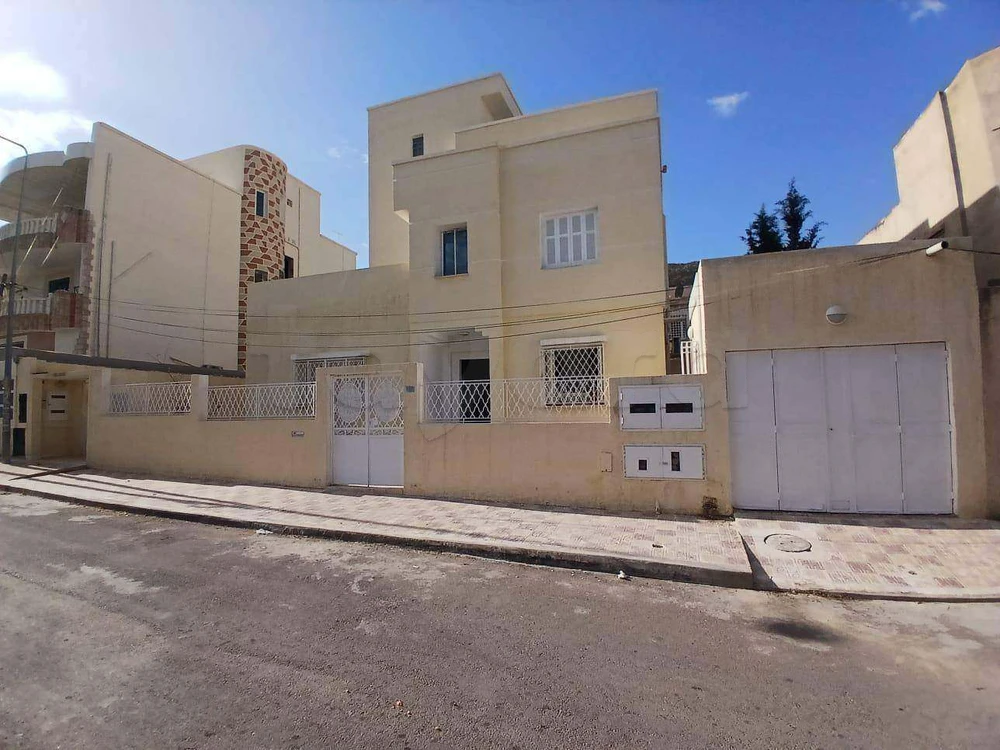 À VENDRE – IMMEUBLE RÉSIDENTIEL & INVESTISSEMENT À FORT POTENTIEL À HAMMAM CHATT