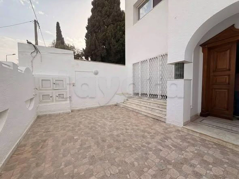 À louer un RDC de villa pour bureau à Menzah 1