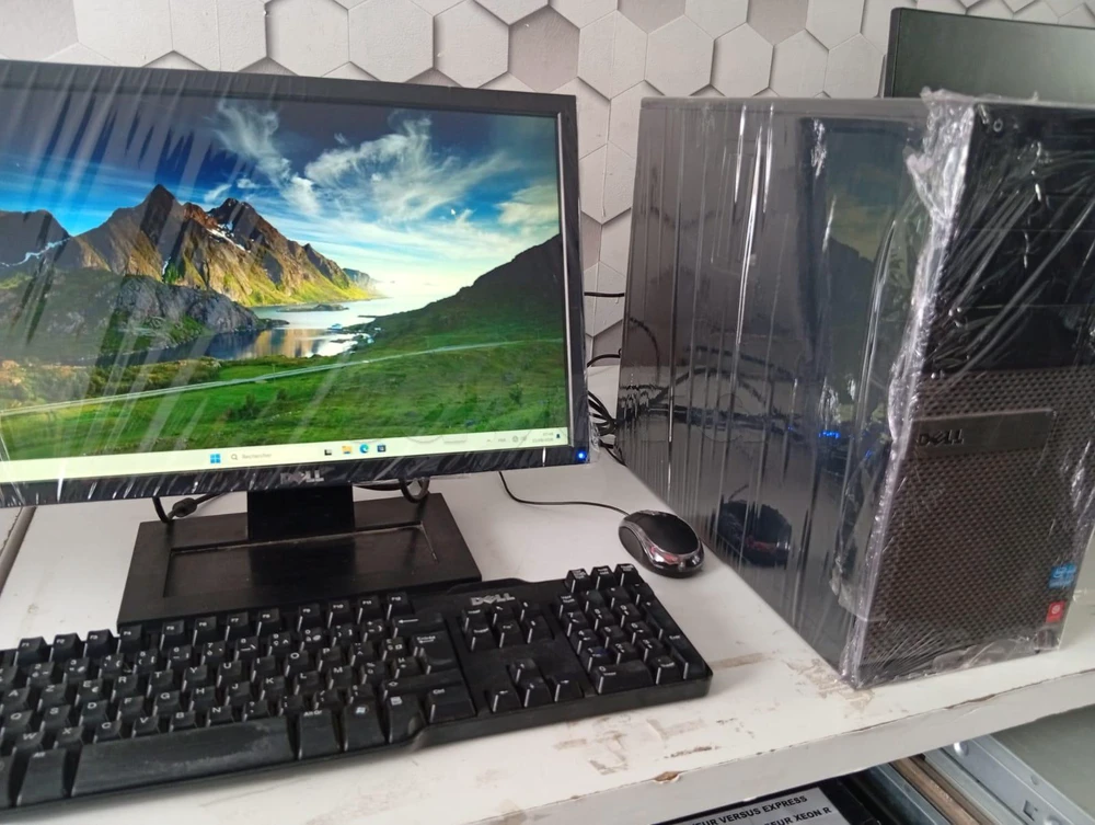 PC Bureau Complet Dell OptiPlex / Core i7 / 8Go RAM / Windows 11