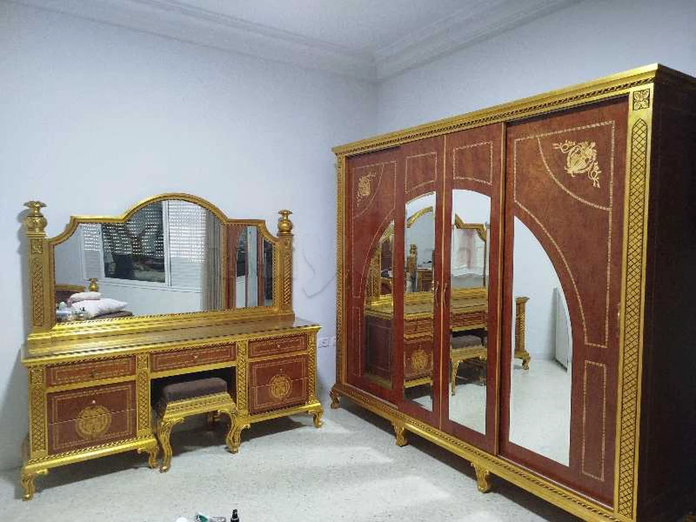 A vendre Superbe Chambre à coucher en Bois Rouge Massif. style égyptien baroque - État Impeccable