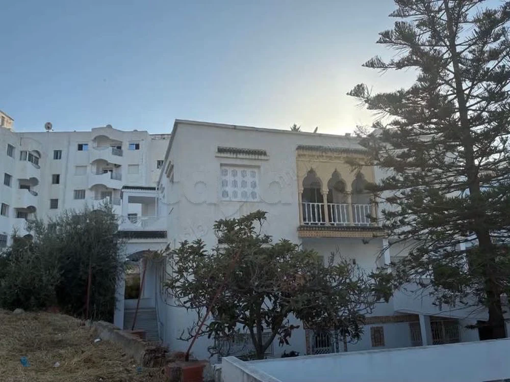 EL MANAR 2 : ÉTAGE D'UNE VILLA S+4 À LOUER