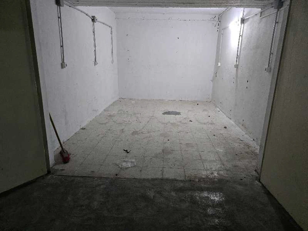Local de stokage de dépôt Garage sis au Lac 2 près de café 716 de 12m2