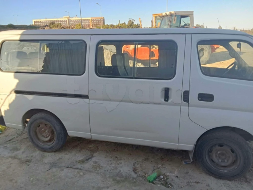 A vendre Nissan 9 places