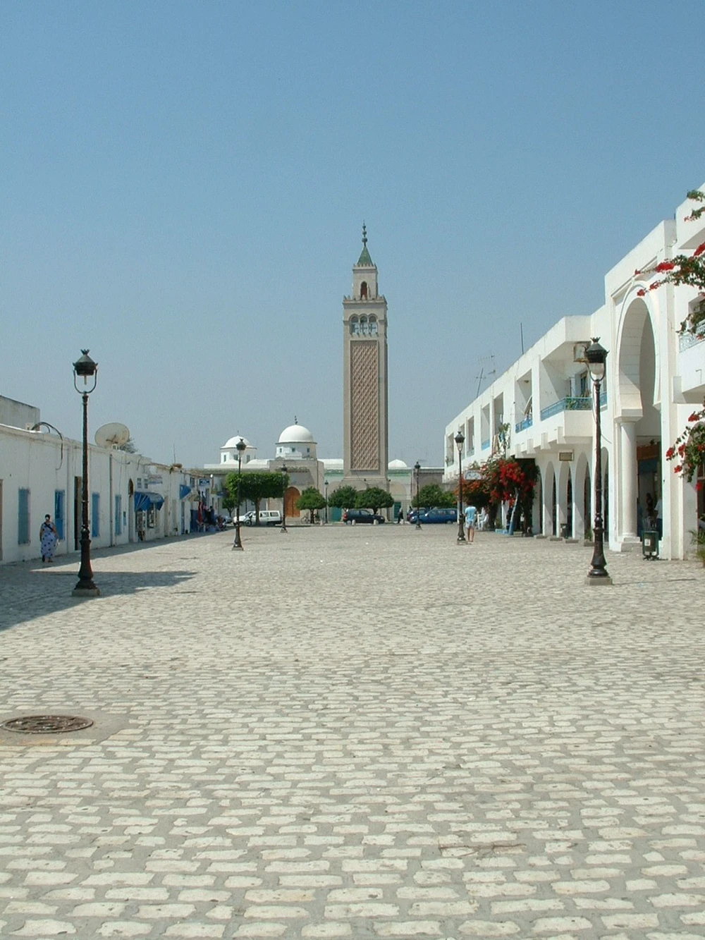 Je recherche un appartement meublé s+2 pour trois mois à La Marsa/Lac2.