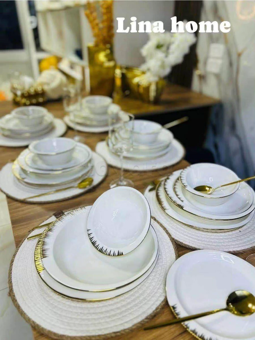Service de vaisselle en porcelaine dorée