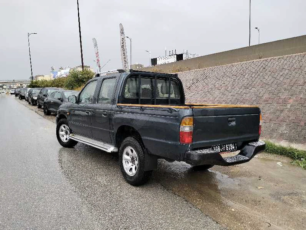 Mazda B 2500