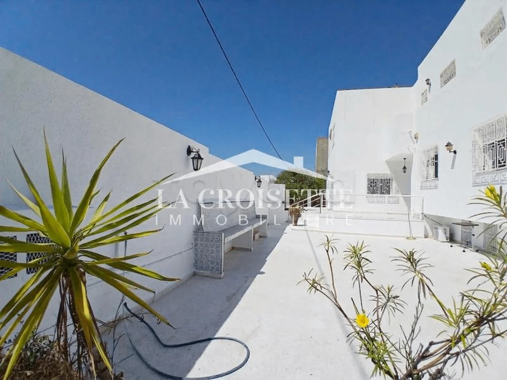 Rez-de-chaussée de villa S+3 à La Marsa MRCL0355