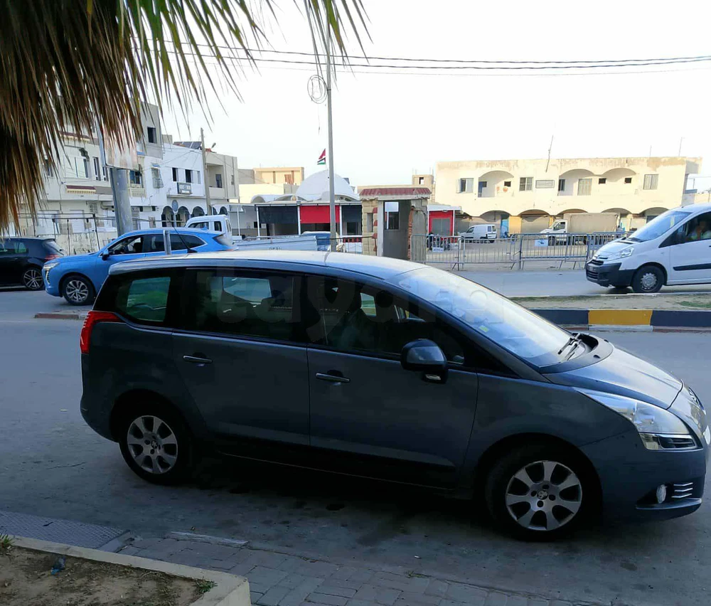 Peugeot 5008