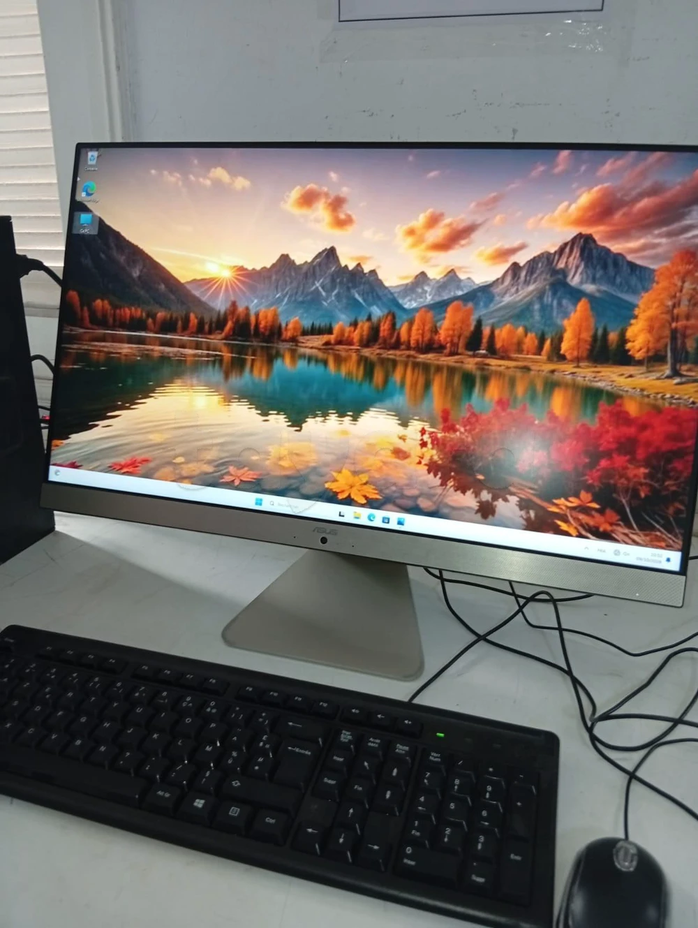 ASUS Vivo AIO / AMD Athlon Silver 3050U 2.30 GHz / 4 Go RAM / Windows 11 / Clavier et Souris