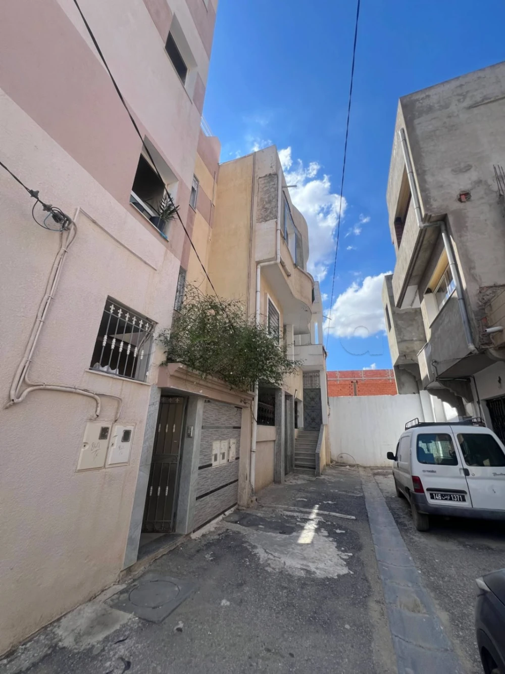 🏠 دار للبيع – طريق شنوة، منيهلة