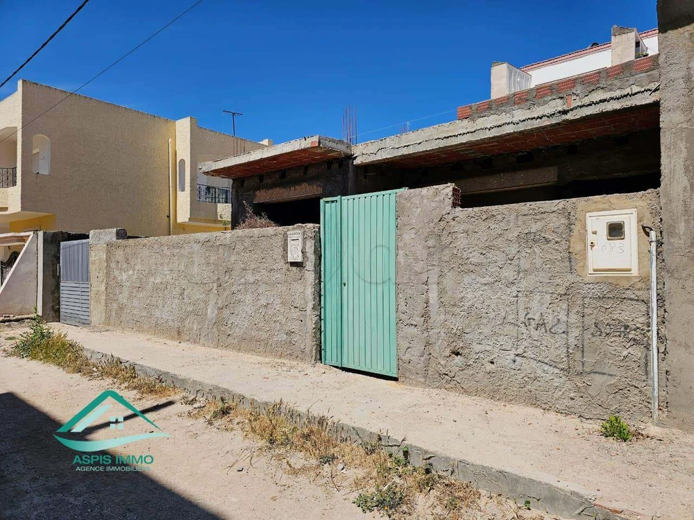 Maison et studio inachevée à cité Mirdès 2 Kelibia