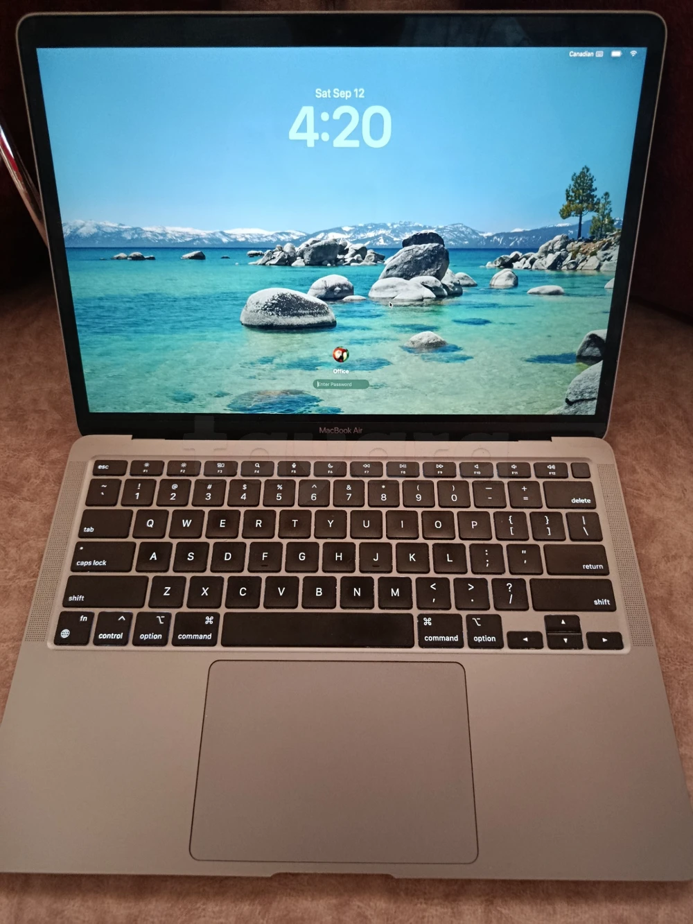 ​MacBook Air M1 (2020) 8GB/256GB - État Impeccable (Batterie 95%) - 1750 DT