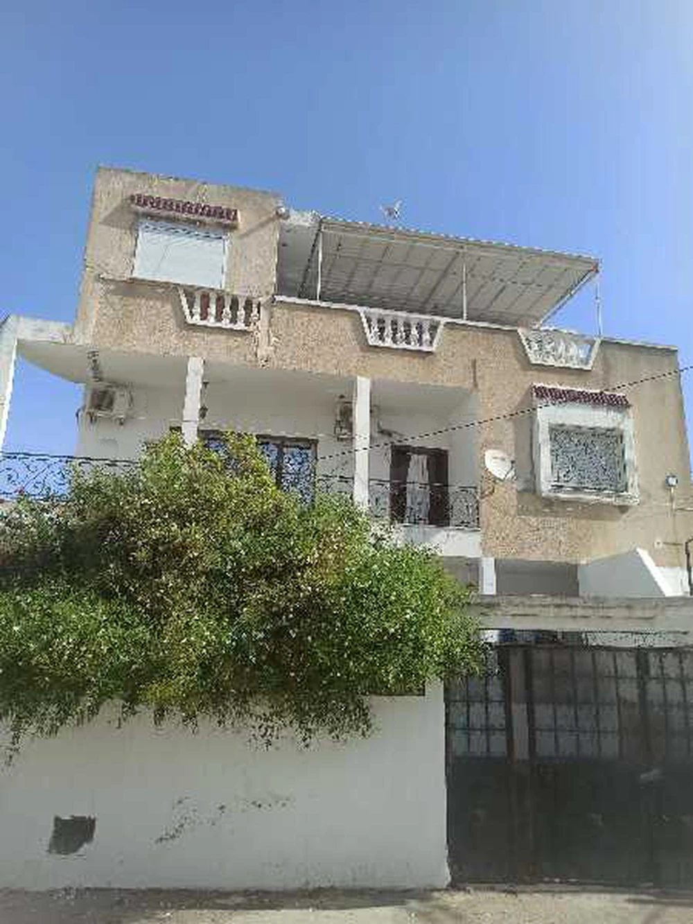 Momo · Étage numéro 1 du villa s+4 +jardin indépendante à ouardia 1, A vendre